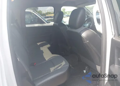 2021 Ram 1500 Classic Tradesman 4X4 5'7 Box z USA, uszkodzony, nr VIN 1C6RR7KG8MS574279